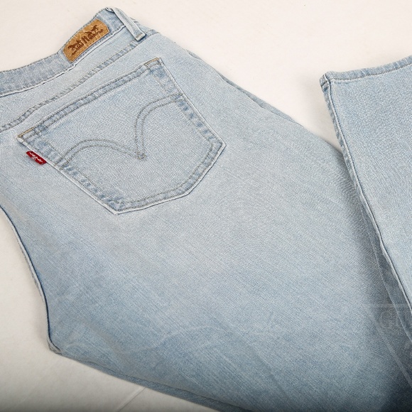 Levi's Denim - Women's distressed Levis denim jeans size 10